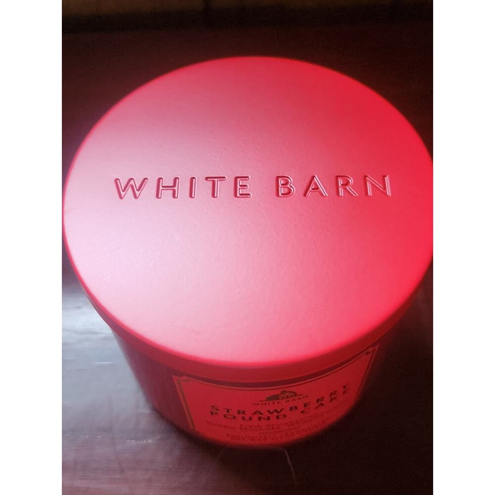 White Barn Strawberry Pound Cake 3-Wick Candle 14.5oz - Picture 2 of 6